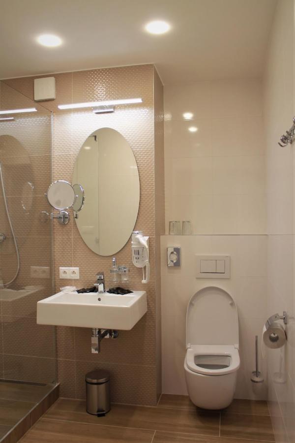 Hotel Pelikán Losonc Kültér fotó