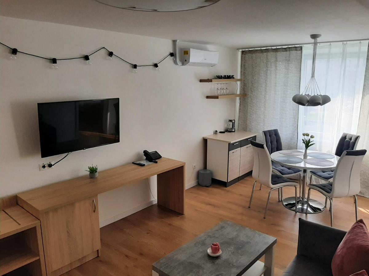 Hotel Pelikán Losonc Kültér fotó