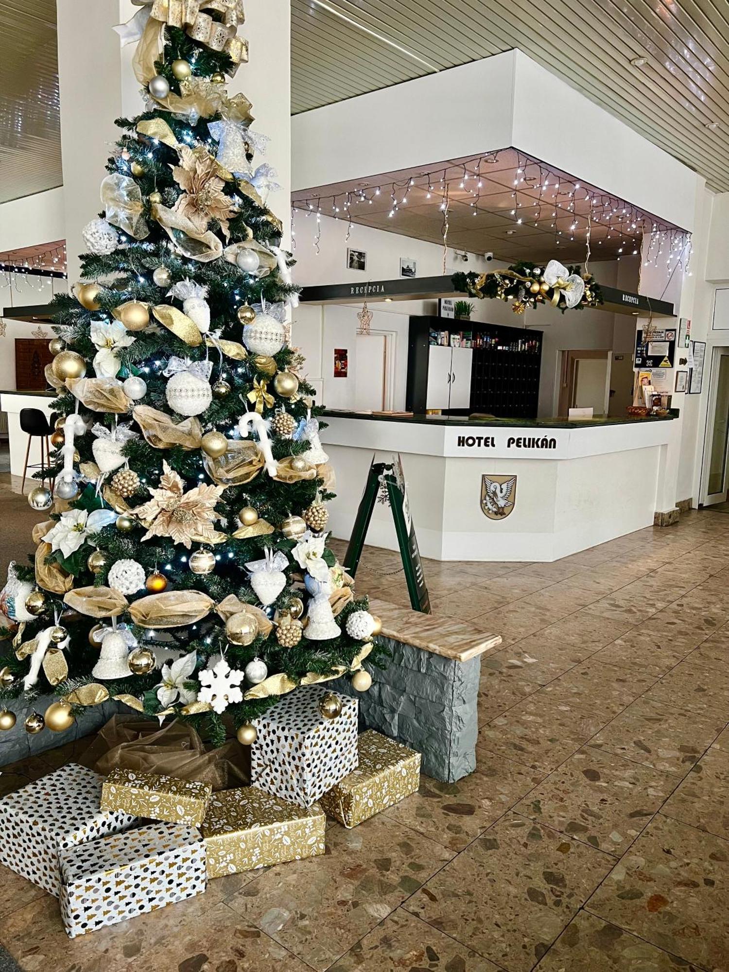 Hotel Pelikán Losonc Kültér fotó