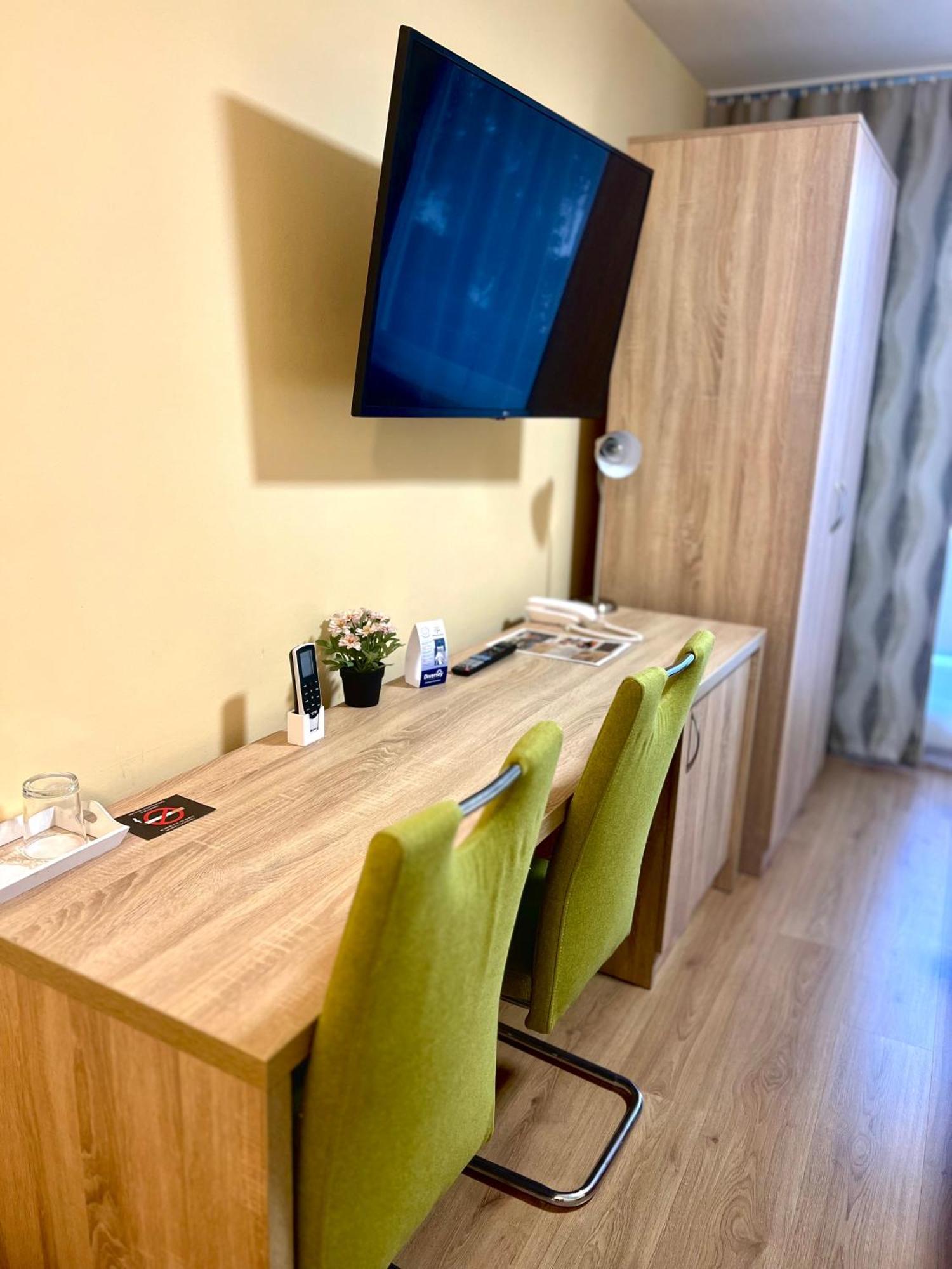 Hotel Pelikán Losonc Kültér fotó
