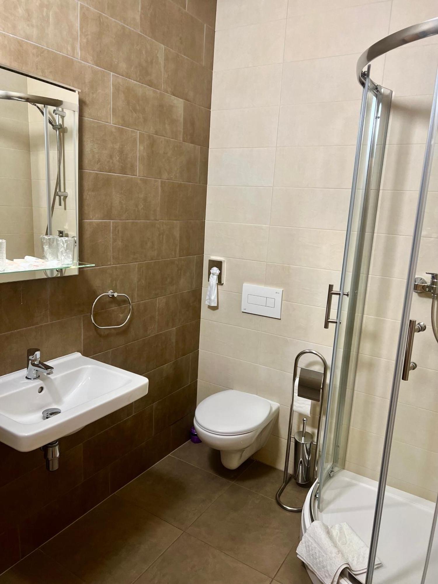 Hotel Pelikán Losonc Kültér fotó